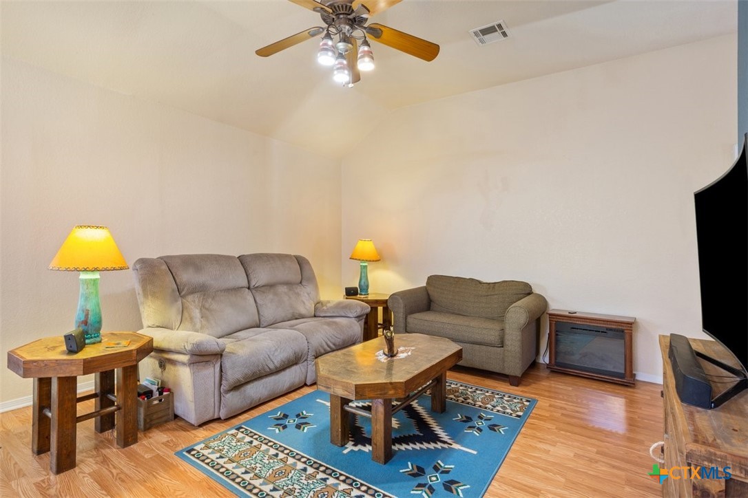 8 Sycamore Court Belton, TX 76513 - Photo 10 of 30 a living room with furniture and a lamps