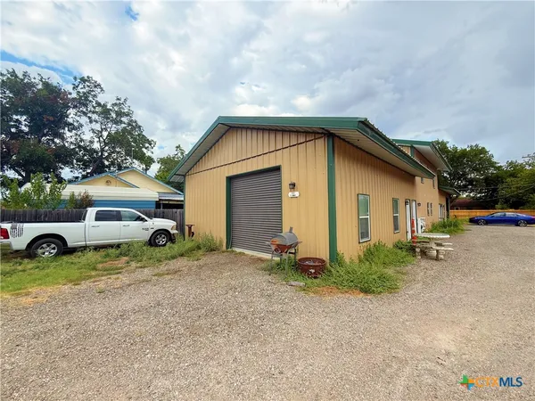 $1,395 | 117 South Emma, Unit A, Bartlett, TX 76511
