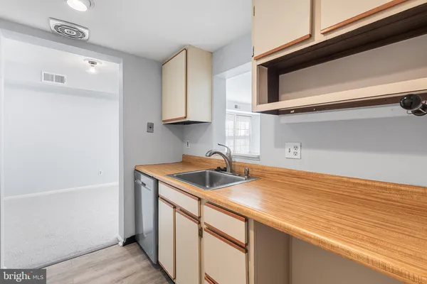 $249,500 | 190 Drummers Lane, Unit 190, Wayne, PA 19087