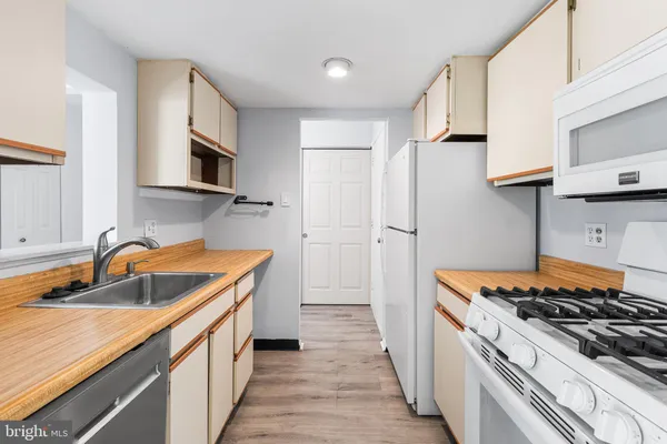 $249,500 | 190 Drummers Lane, Unit 190, Wayne, PA 19087