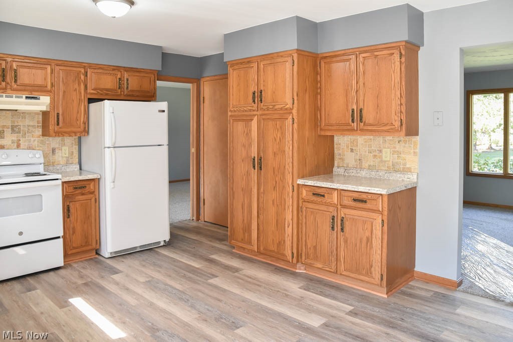 5064 Taylor Road Atwater, OH 44201 - Photo 5 of 21 The kitchen has a pantry and tile backsplash.
