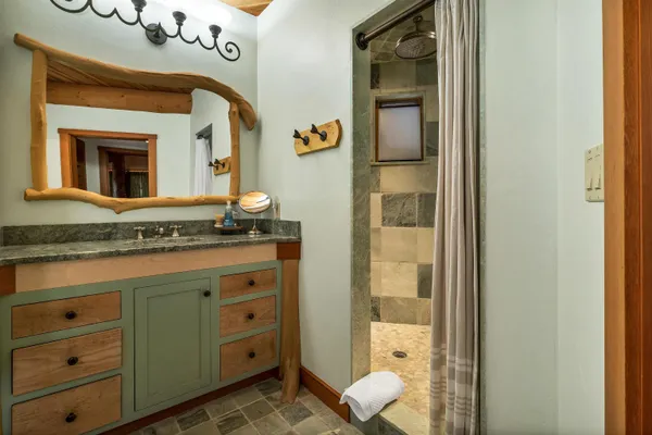 $3,695,000 | 191 North Shore Road, New Durham, NH 03855