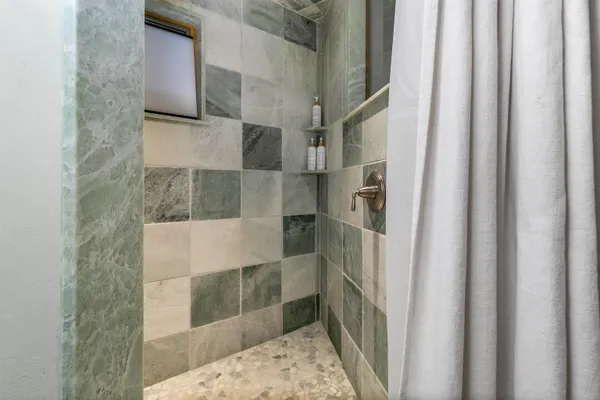 $3,695,000 | 191 North Shore Road, New Durham, NH 03855
