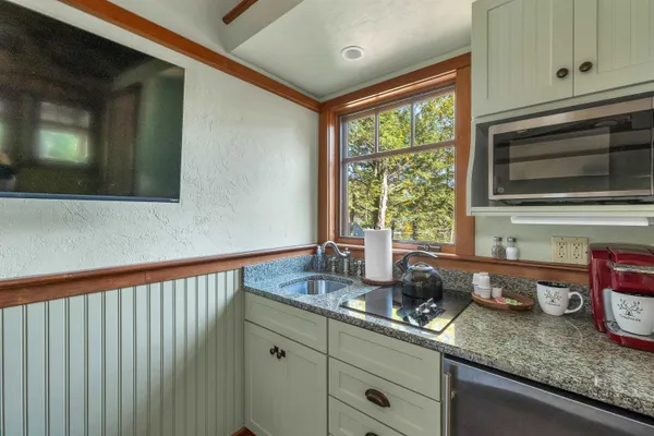 $3,695,000 | 191 North Shore Road, New Durham, NH 03855