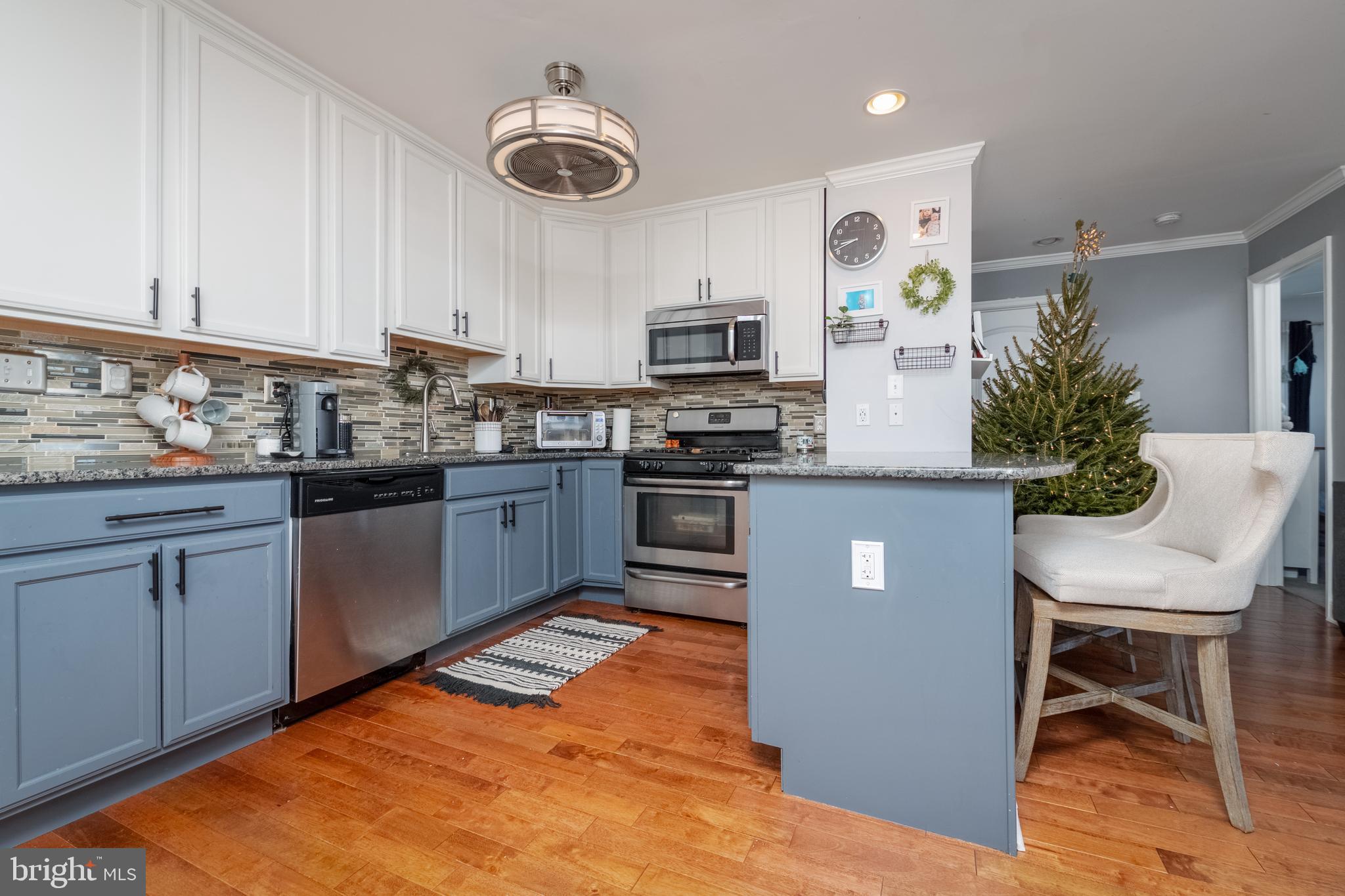 3126 Sollers Point Road Dundalk, MD 21222 - Photo 11 of 33 Countertop seating