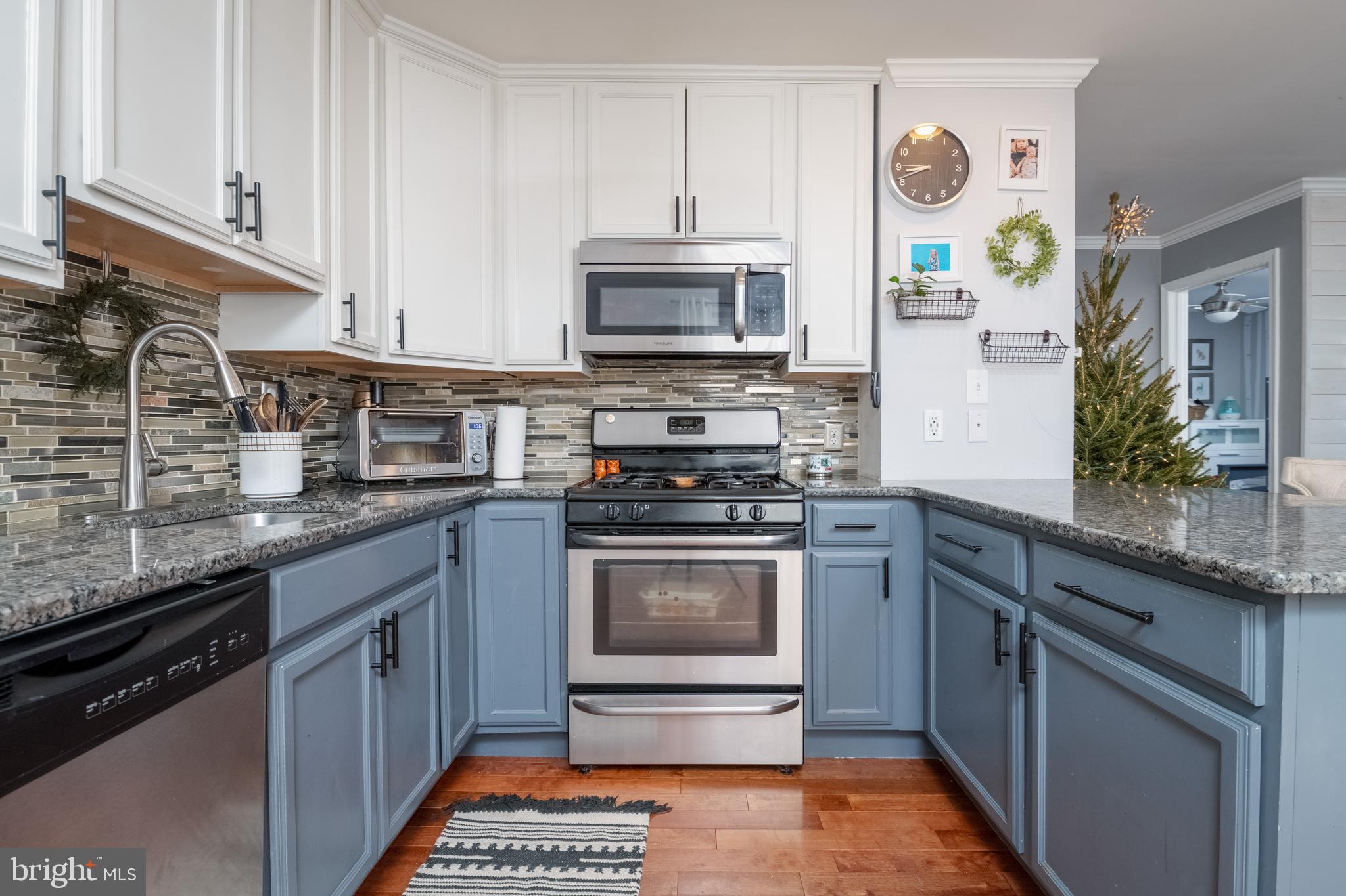 3126 Sollers Point Road Dundalk, MD 21222 - Photo 2 of 33 Kitchen with custom cabinets and granite tops