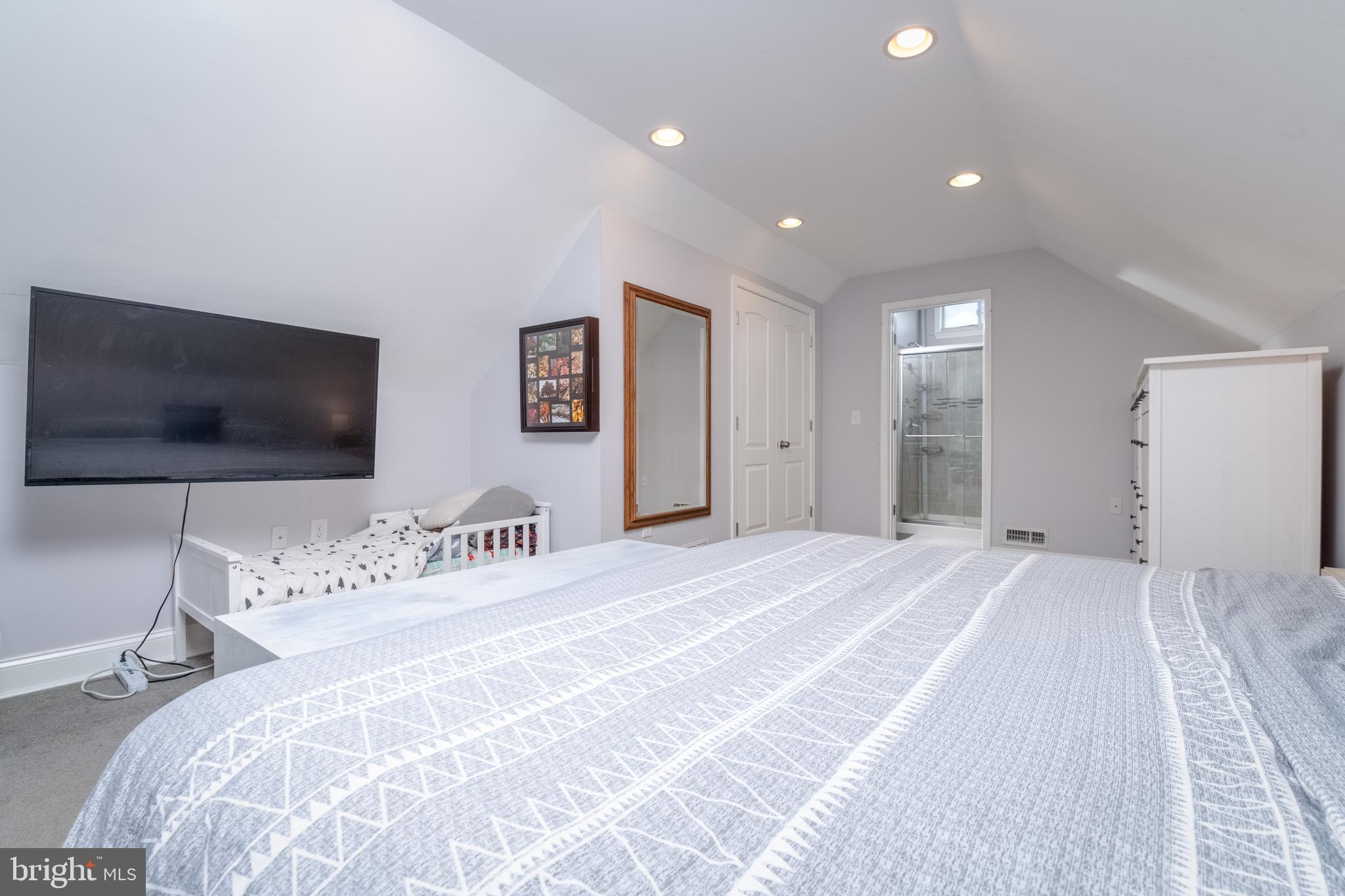 3126 Sollers Point Road Dundalk, MD 21222 - Photo 23 of 33 Master bedroom