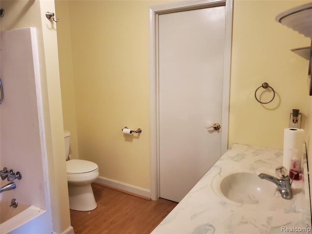 24360 East River Road, Unit 33 Grosse Ile, MI 48138 - Photo 15 of 25