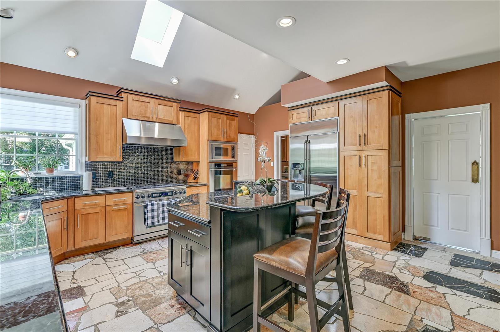 833 Stable Ridge Road Kirkwood, MO 63122 - Photo 5 of 30 Gallery Image 5