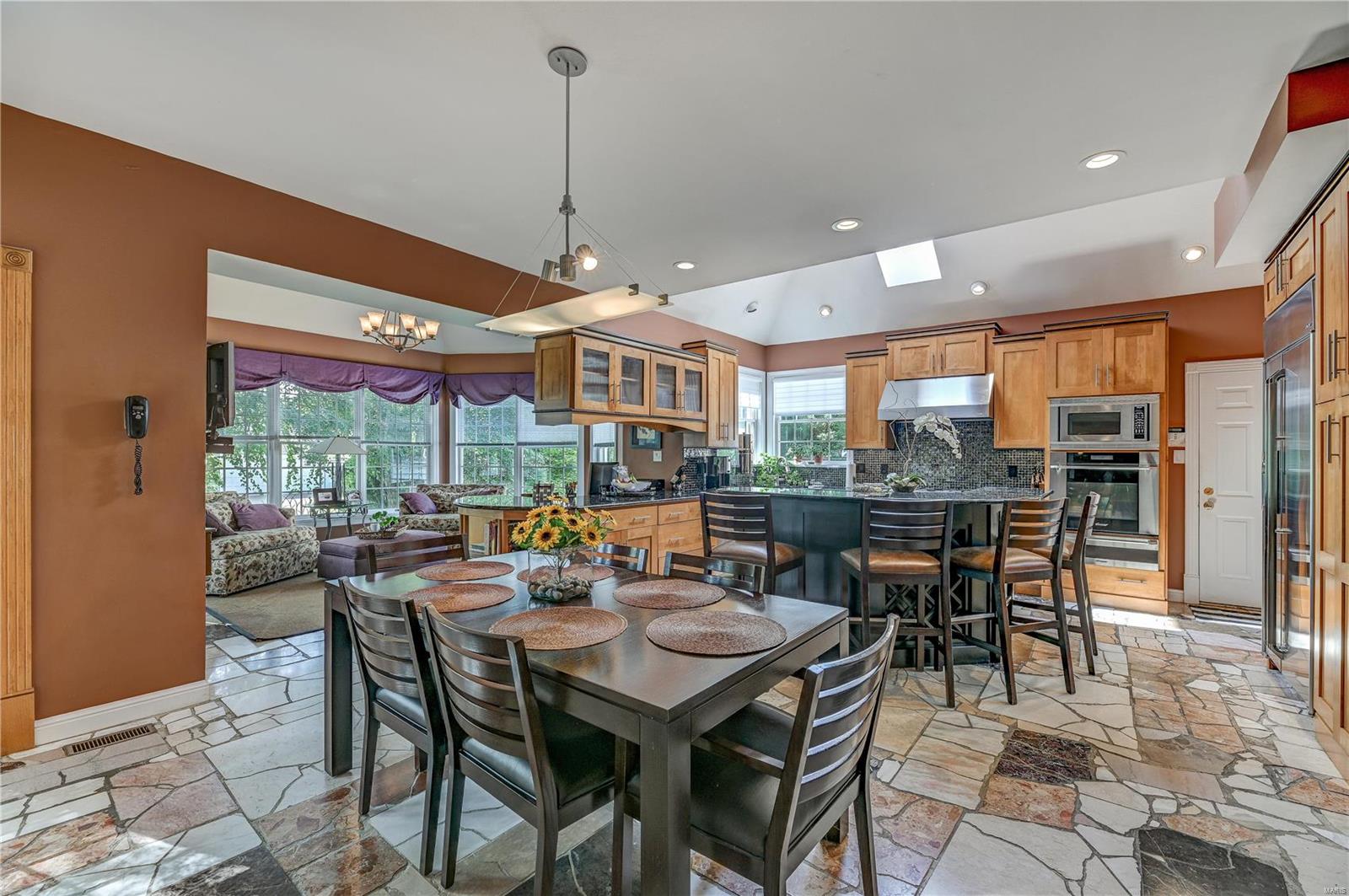833 Stable Ridge Road Kirkwood, MO 63122 - Photo 6 of 30 Gallery Image 6
