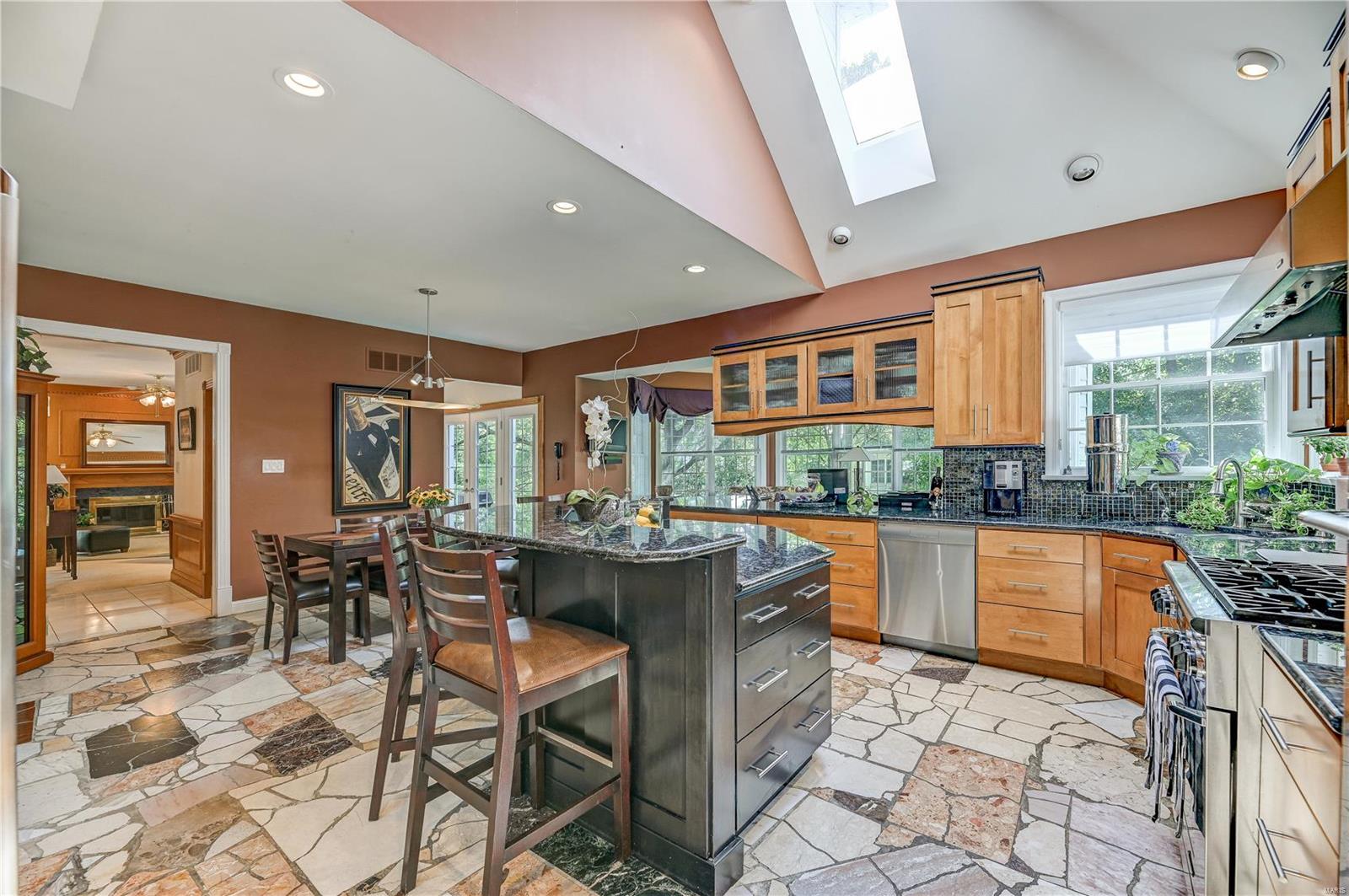 833 Stable Ridge Road Kirkwood, MO 63122 - Photo 7 of 30 Gallery Image 7