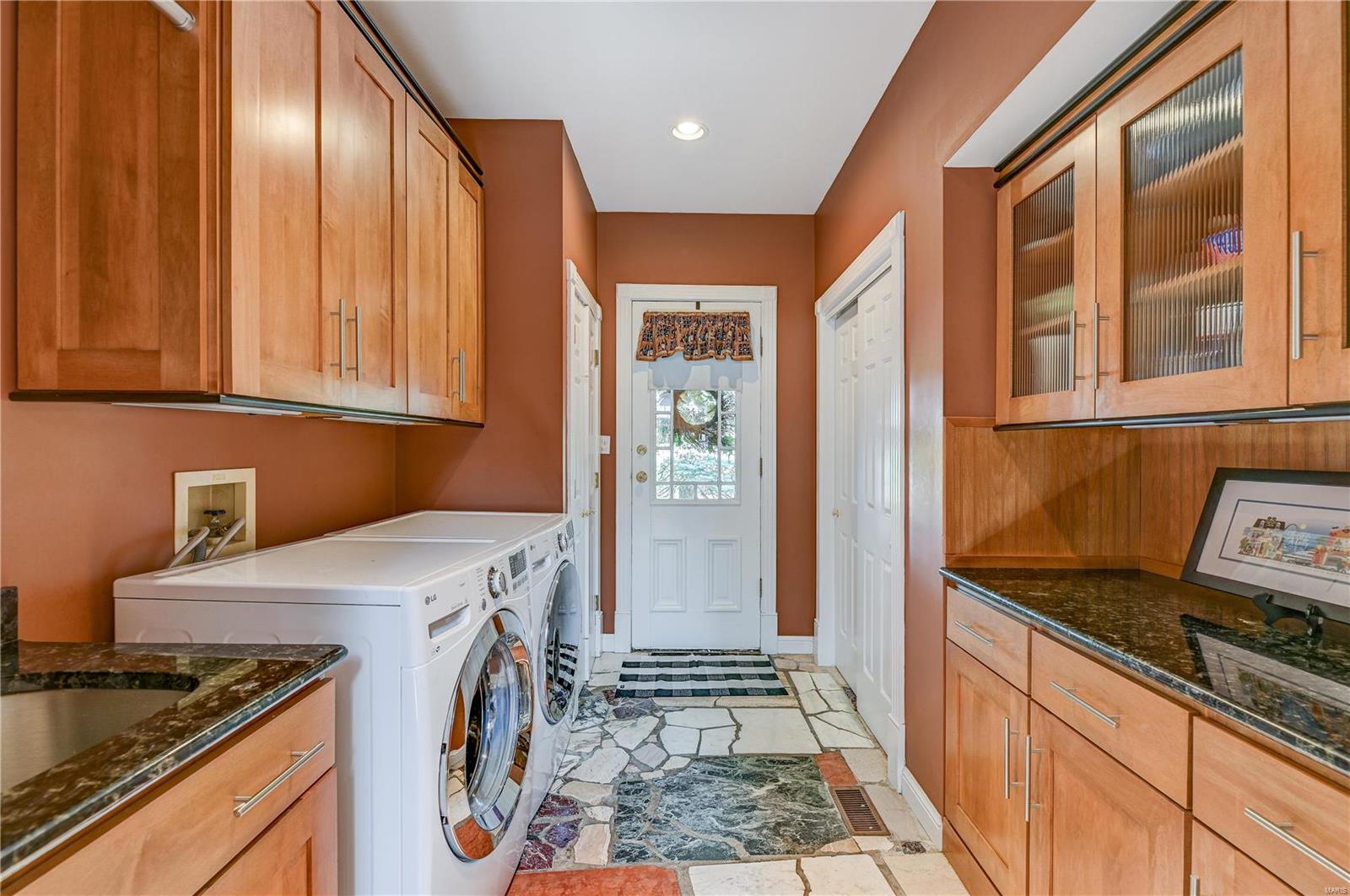 833 Stable Ridge Road Kirkwood, MO 63122 - Photo 9 of 30 Gallery Image 9