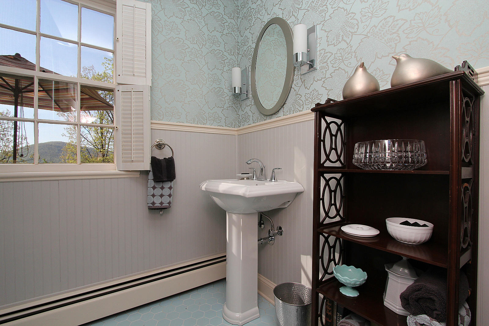3232 Fordham Road Southwest Roanoke, VA 24014 - Photo 15 of 36 a bathroom with a sink and mirror