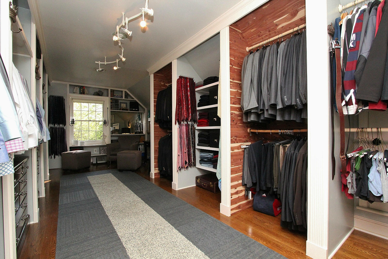 3232 Fordham Road Southwest Roanoke, VA 24014 - Photo 22 of 36 a view of a hallway with living room and furniture