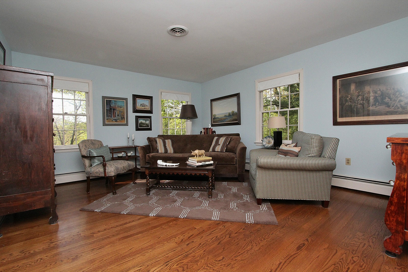 3232 Fordham Road Southwest Roanoke, VA 24014 - Photo 26 of 36 a living room with furniture and a window