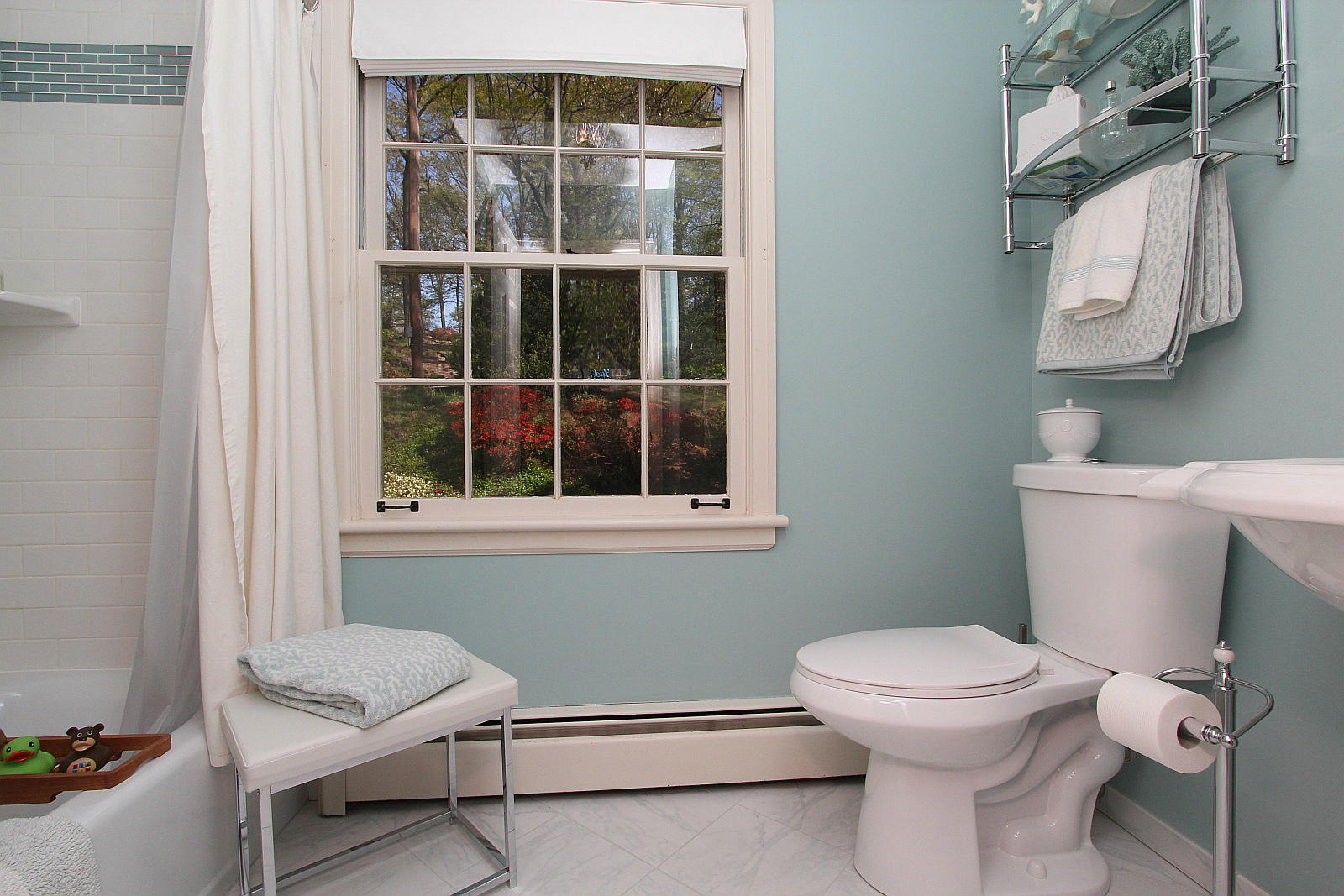 3232 Fordham Road Southwest Roanoke, VA 24014 - Photo 27 of 36 a bathroom with a toilet and a sink