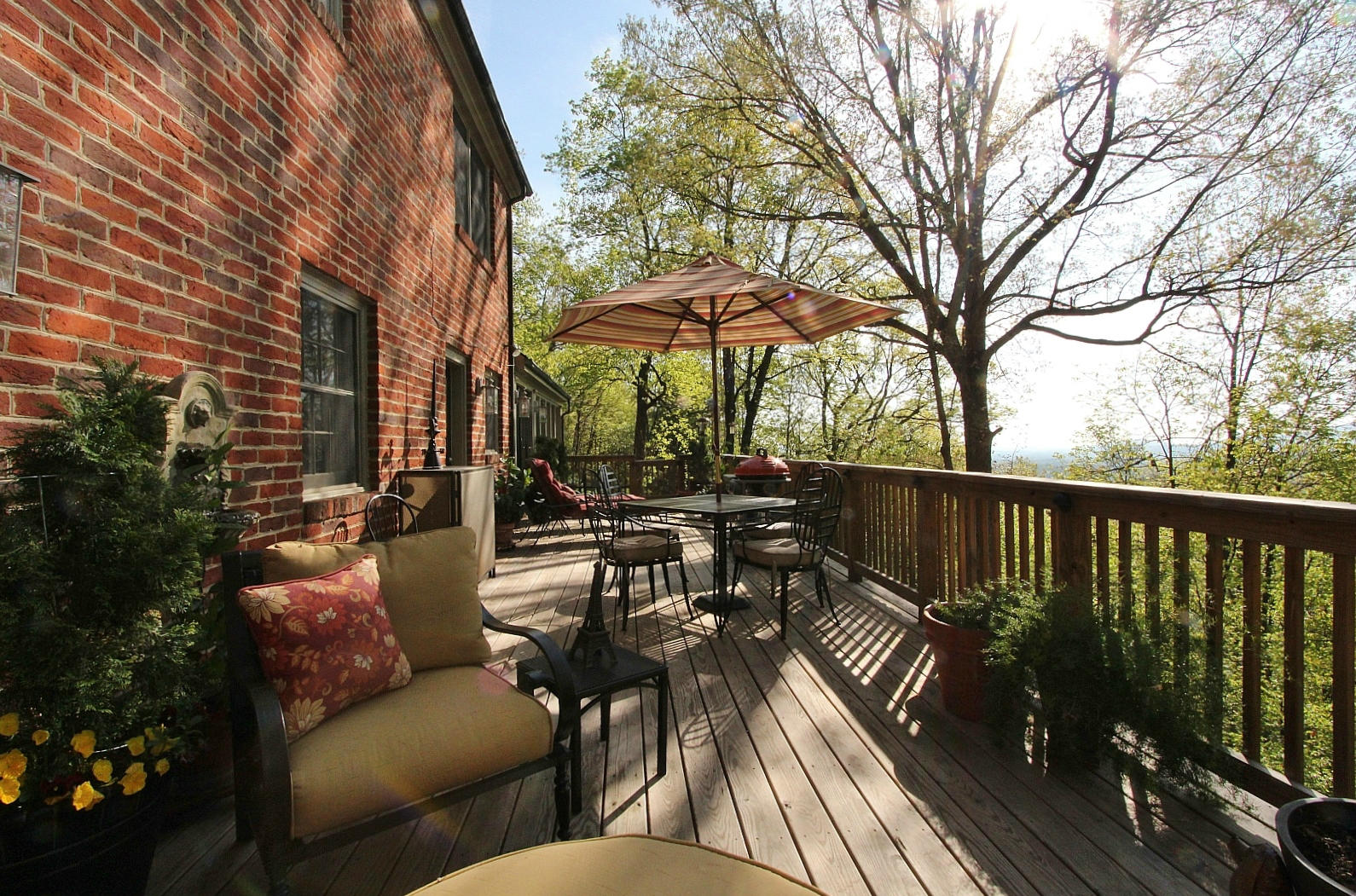 3232 Fordham Road Southwest Roanoke, VA 24014 - Photo 34 of 36 a view of balcony with chairs and wooden fence