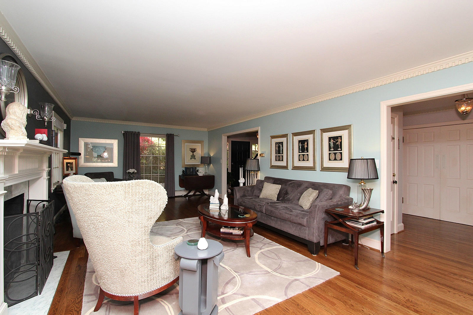 3232 Fordham Road Southwest Roanoke, VA 24014 - Photo 7 of 36 a living room with furniture and a wooden floor