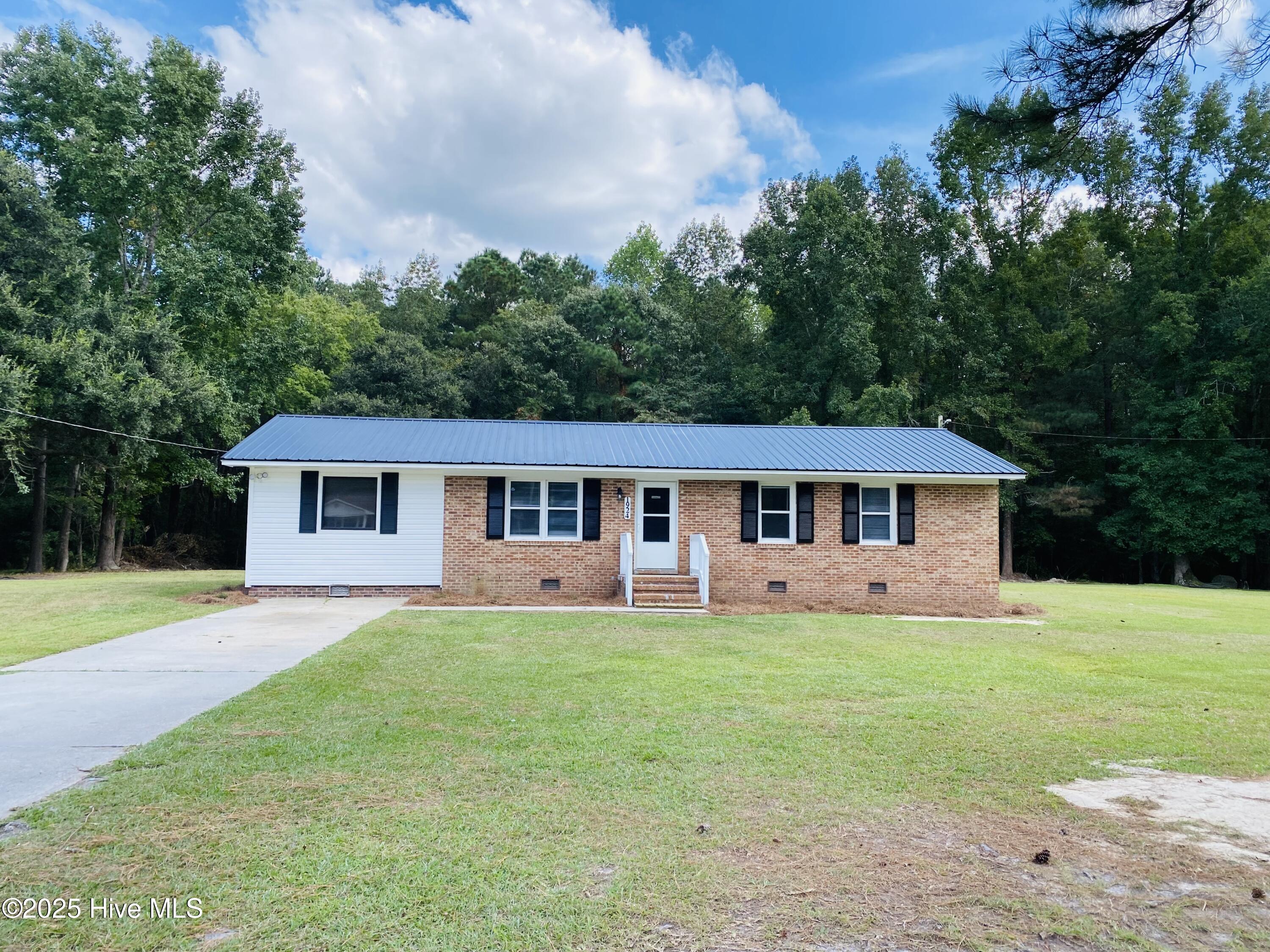 1924 Mille Christine Road Whiteville, NC 28472 - Photo 5 of 31 IMG_9510