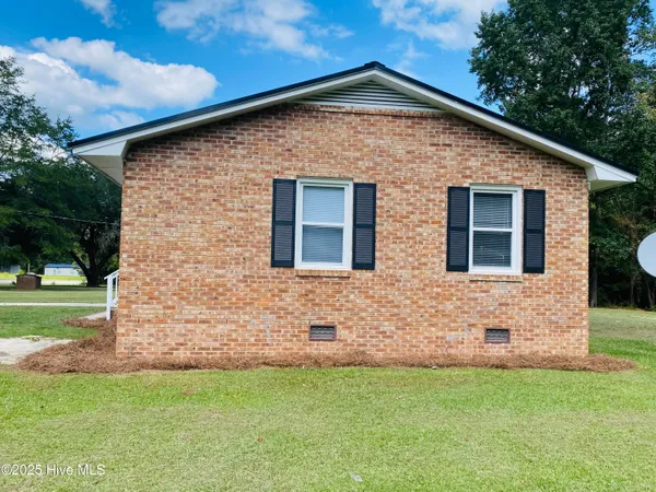 $169,000 | 1924 Mille Christine Road, Whiteville, NC 28472