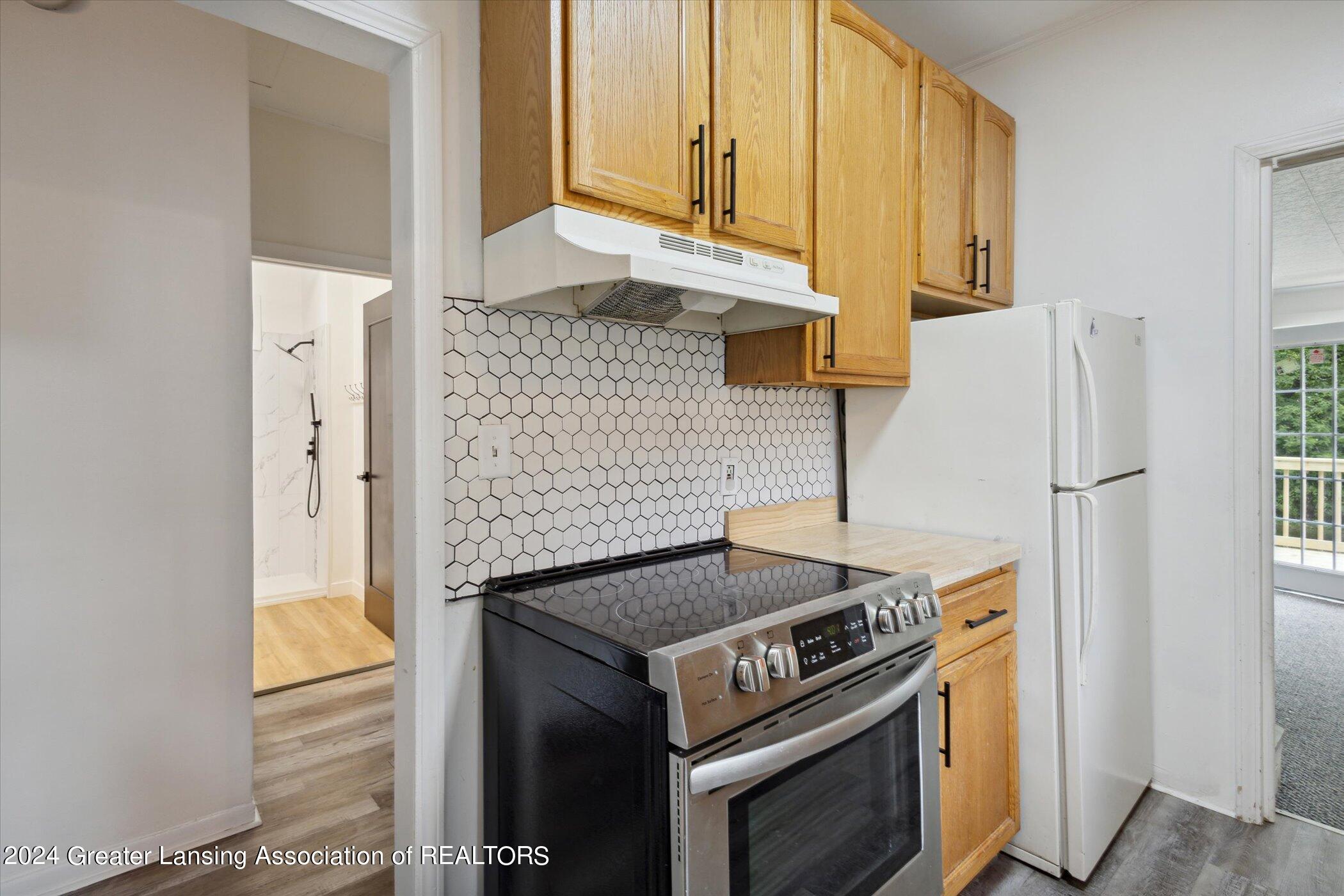 2211 South Rundle Avenue Lansing, MI 48910 - Photo 13 of 39 14-2211-S-Rundle-Ave-Lansing-MI-48910-Wi