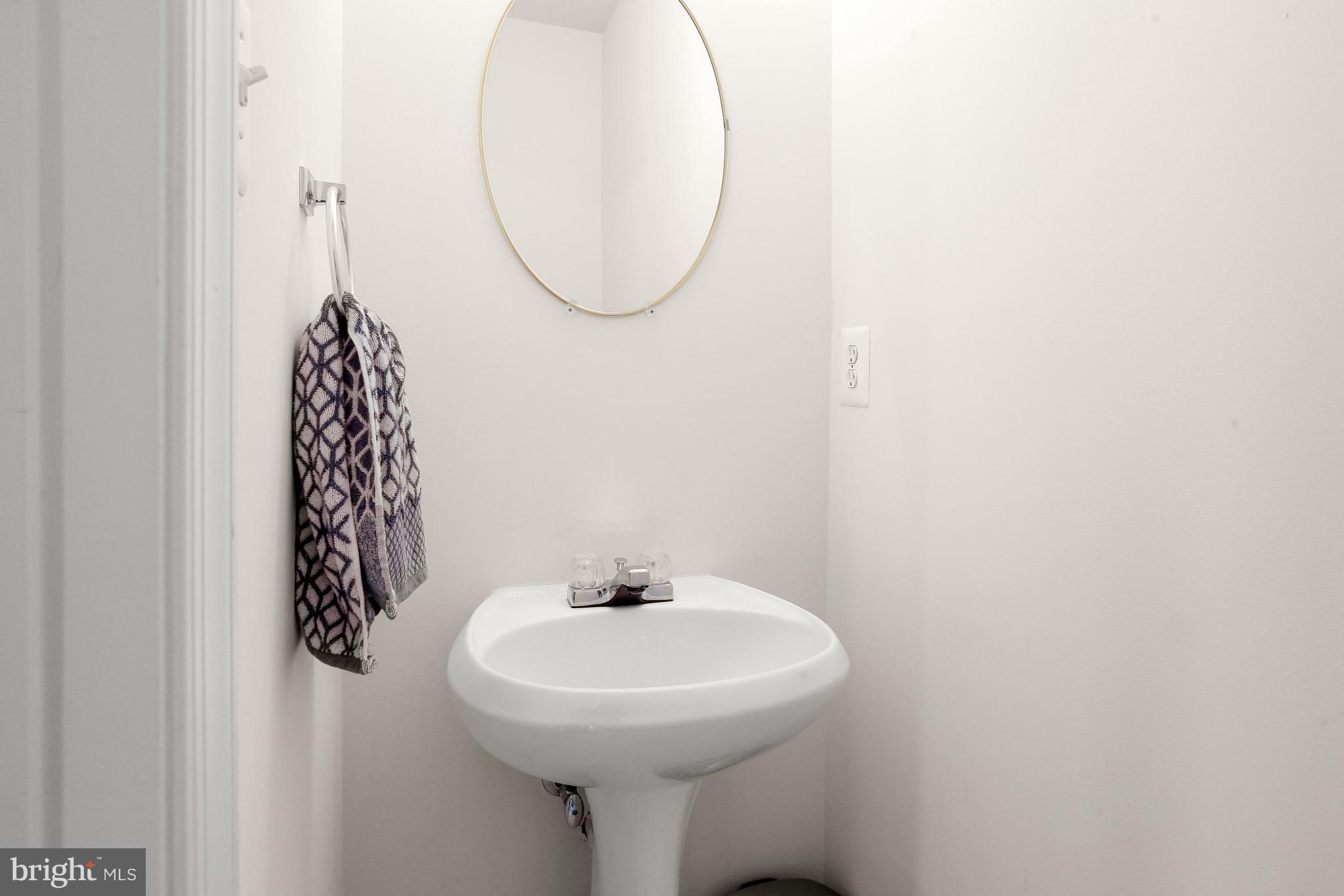 4603 Buckhorn Ridge Fairfax, VA 22030 - Photo 12 of 55 Powder Room