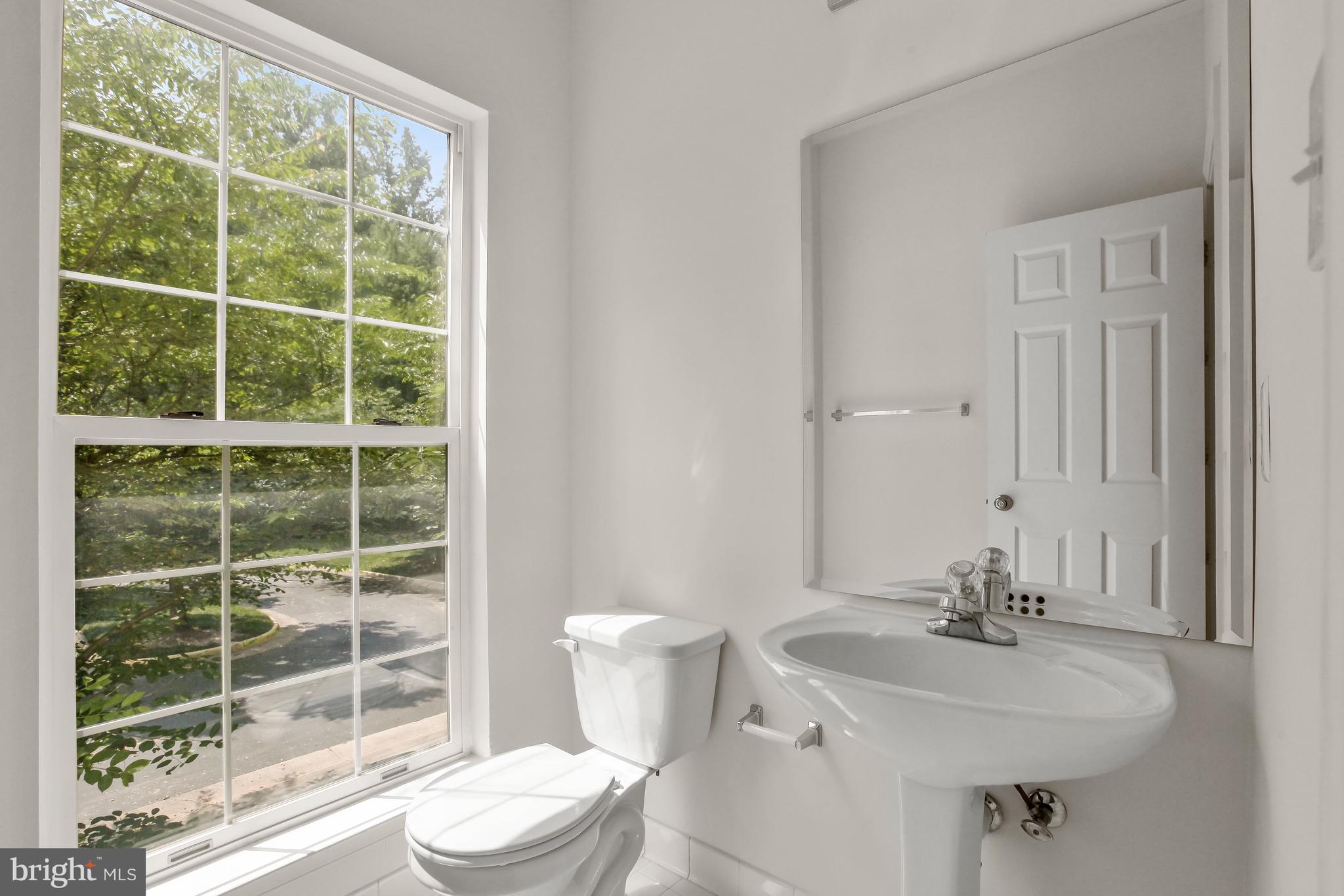 4603 Buckhorn Ridge Fairfax, VA 22030 - Photo 20 of 55 Powder Room