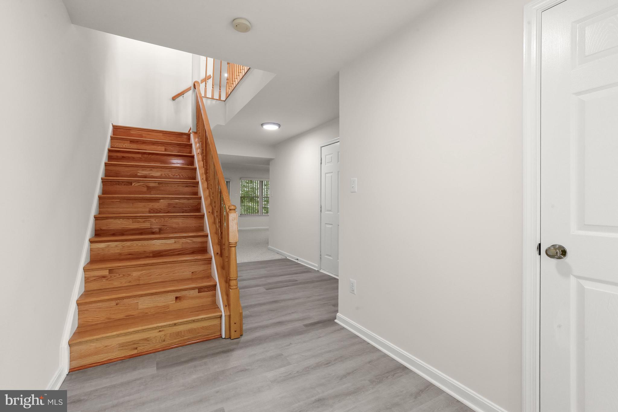 4603 Buckhorn Ridge Fairfax, VA 22030 - Photo 7 of 55 Foyer