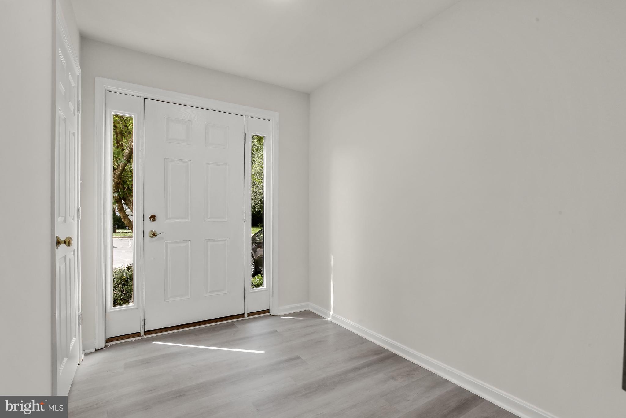 4603 Buckhorn Ridge Fairfax, VA 22030 - Photo 8 of 55 Foyer