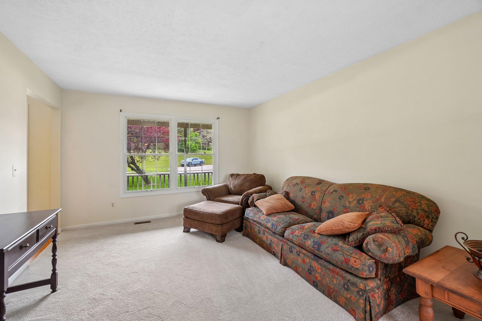 6338 Dalton Ridge Brighton, MI 48116 - Photo 4 of 44 6-web-or-mls-Dalton Rdg-S1605-006