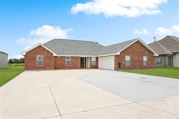 $385,000 | 313 Luke Drive, Des Allemands, LA 70030