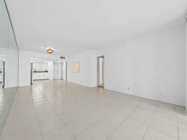 $3,000 | 3300 South Ocean Boulevard, Unit 123C, Highland Beach, FL 33487