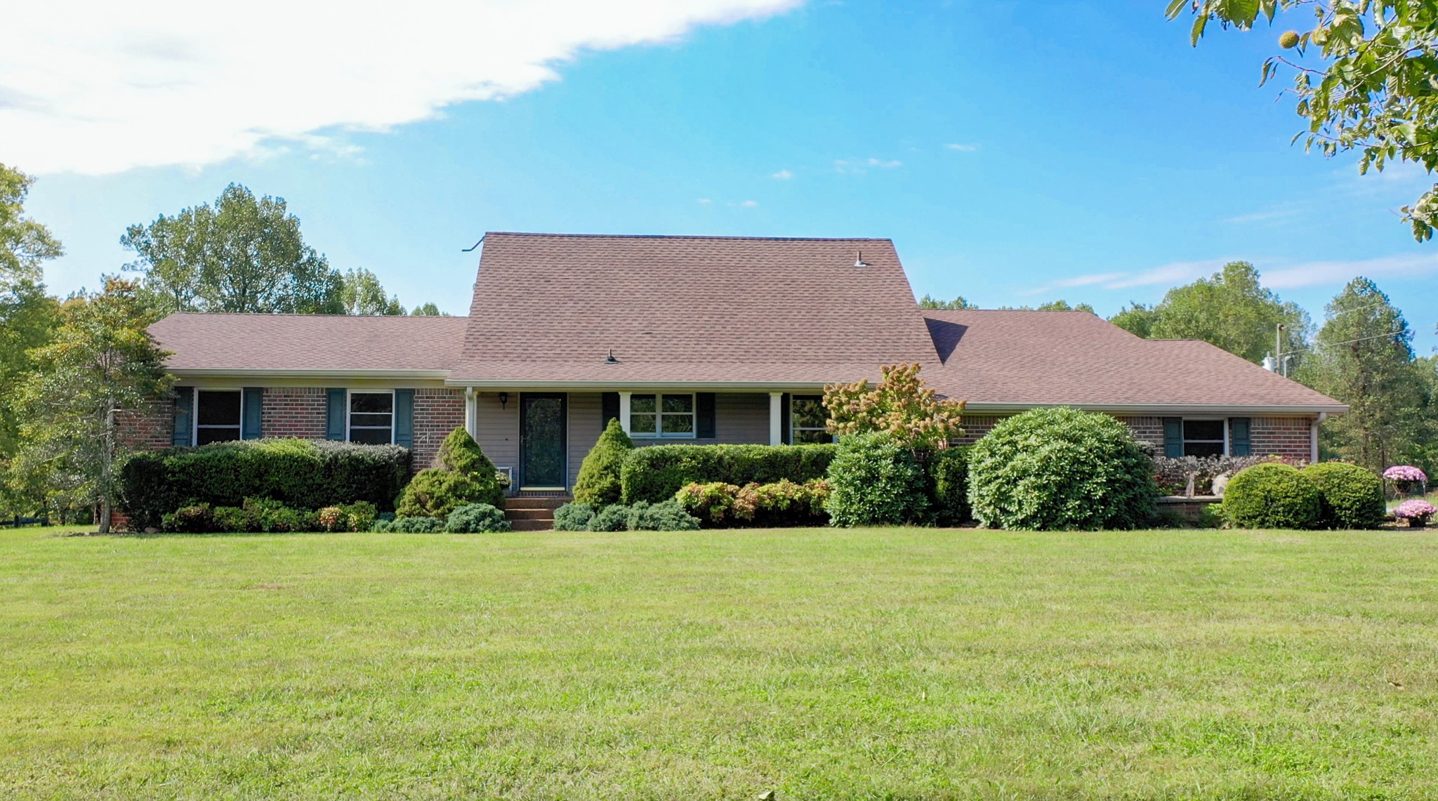 4741 Cathey Ridge Road Manchester, TN 37355 - Photo 4 of 50 a front view of a house with a yard