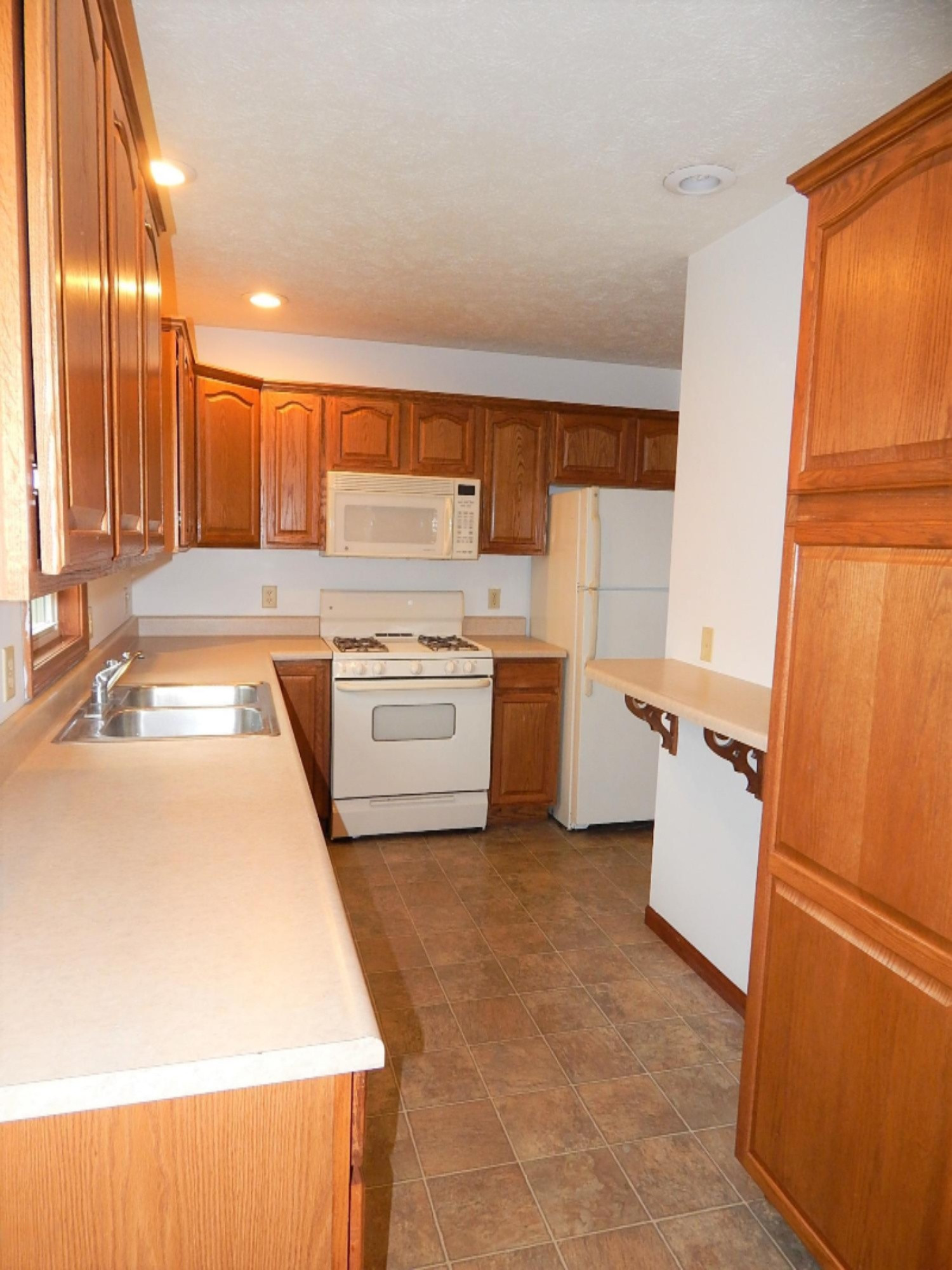 611 Swartz Street Three Rivers, MI 49093 - Photo 3 of 25 swartz kitchen 1