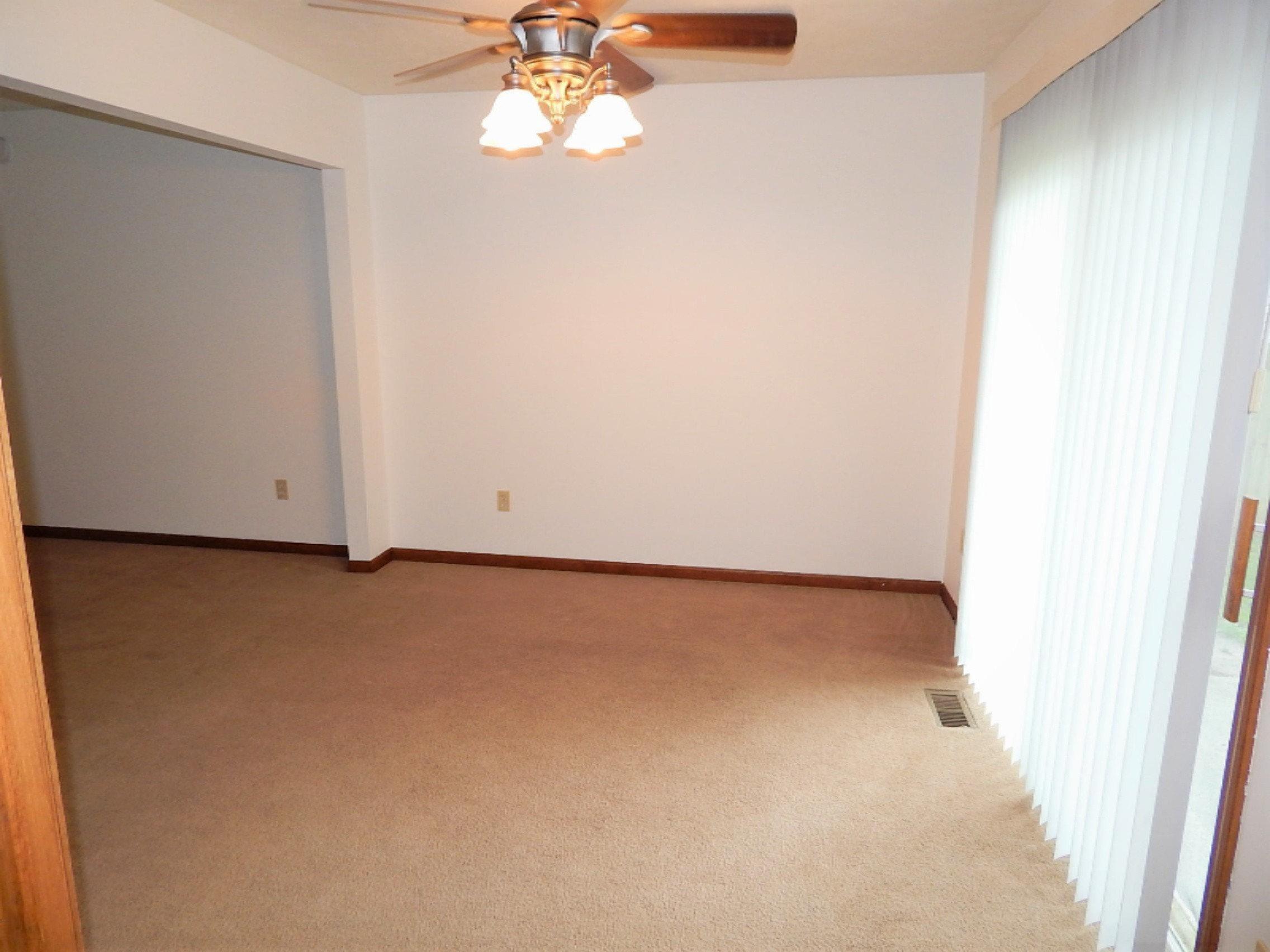 611 Swartz Street Three Rivers, MI 49093 - Photo 6 of 25 swartz dining 1