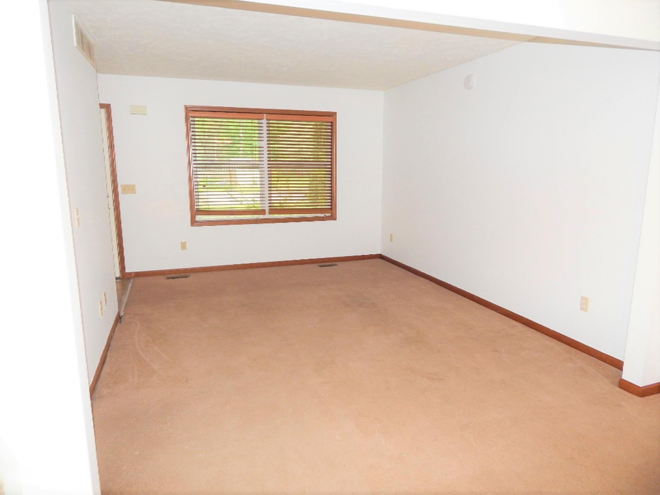 611 Swartz Street Three Rivers, MI 49093 - Photo 8 of 25 swartz living room 1 (2)