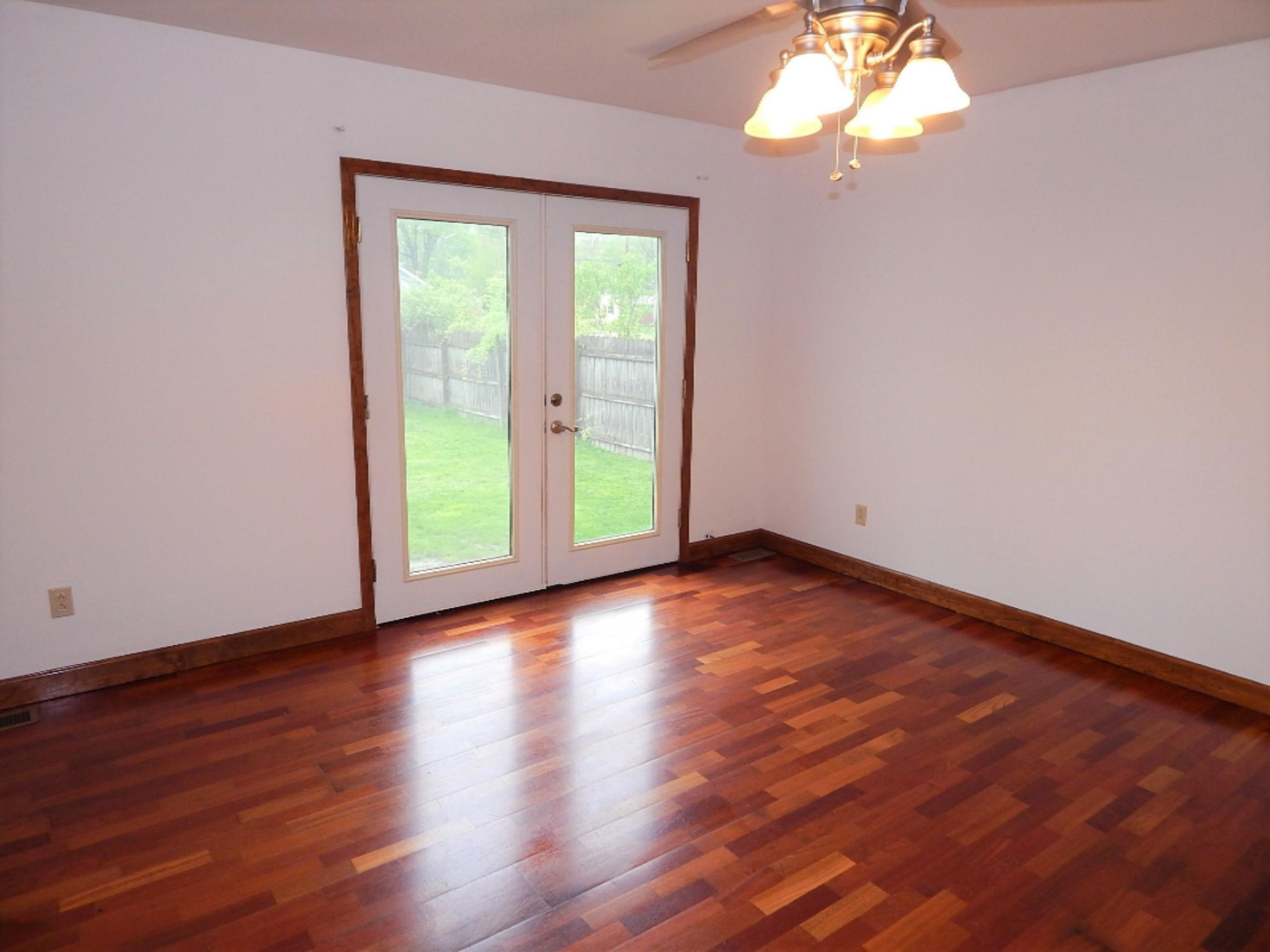 611 Swartz Street Three Rivers, MI 49093 - Photo 9 of 25 swartz family room 1