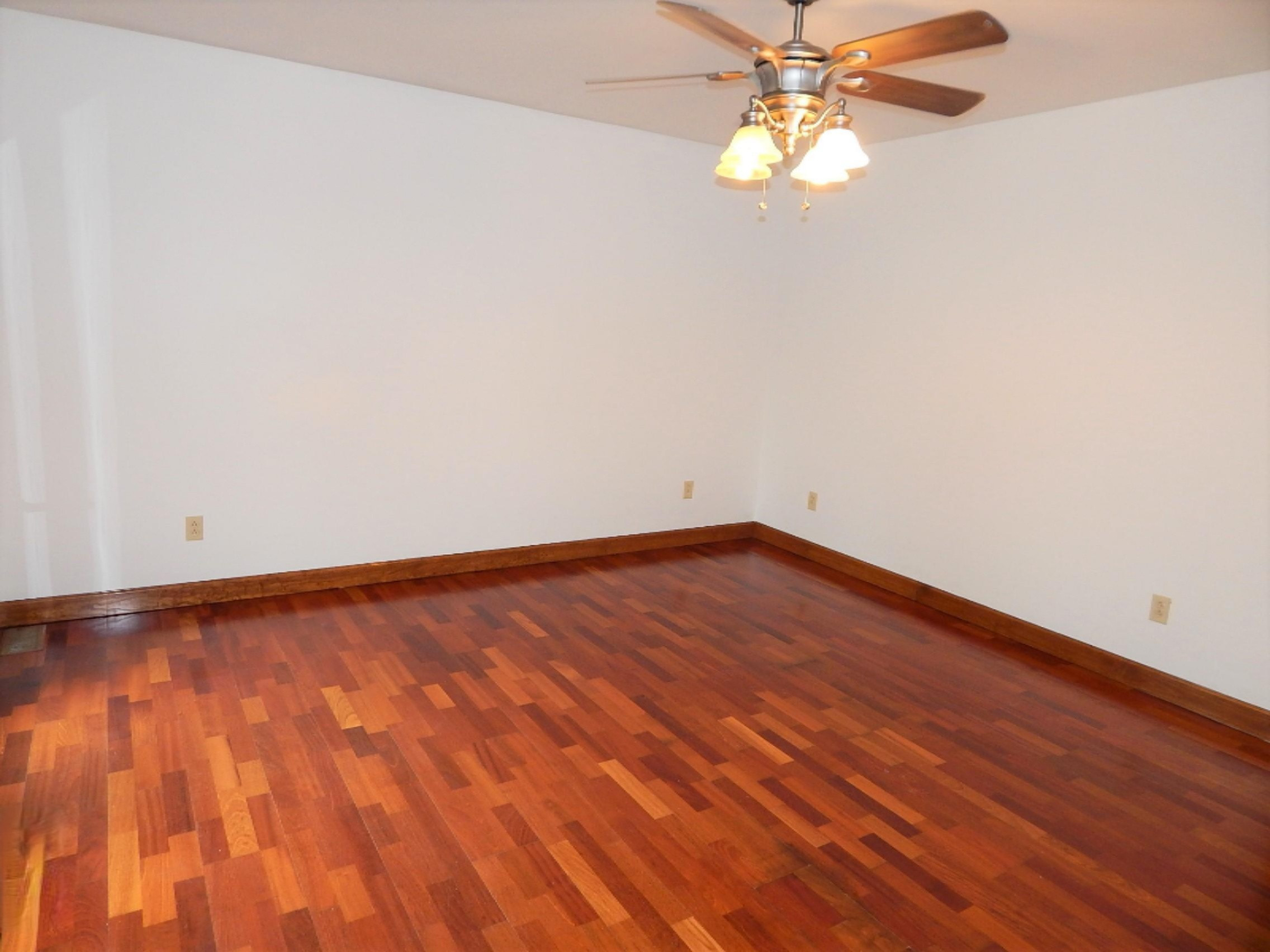 611 Swartz Street Three Rivers, MI 49093 - Photo 10 of 25 swartz family room 2