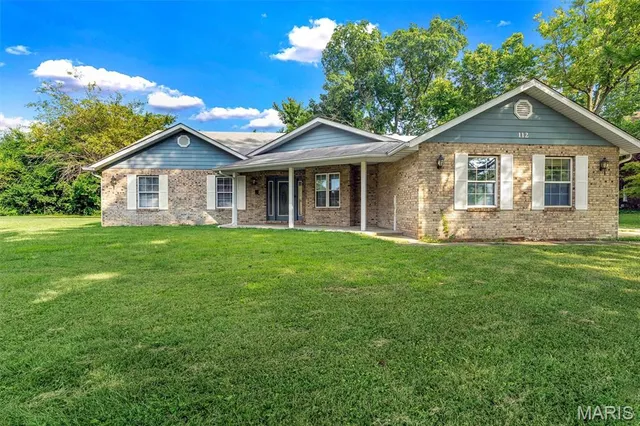 $339,900 | 112 Lake Stratford Court, Fairview Heights, IL 62208