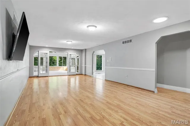 $339,900 | 112 Lake Stratford Court, Fairview Heights, IL 62208