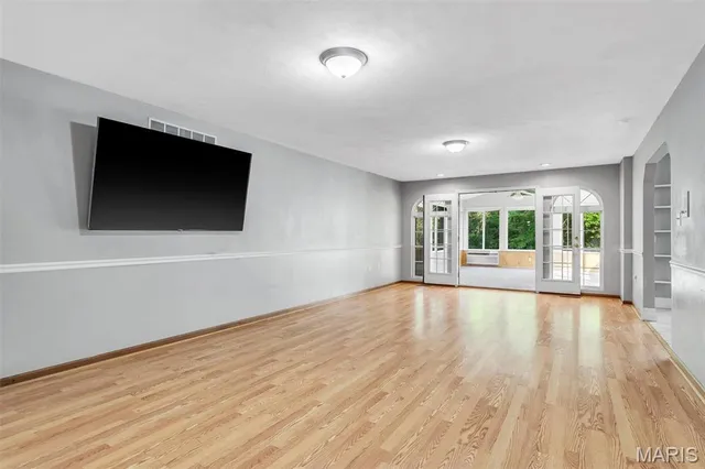 $339,900 | 112 Lake Stratford Court, Fairview Heights, IL 62208