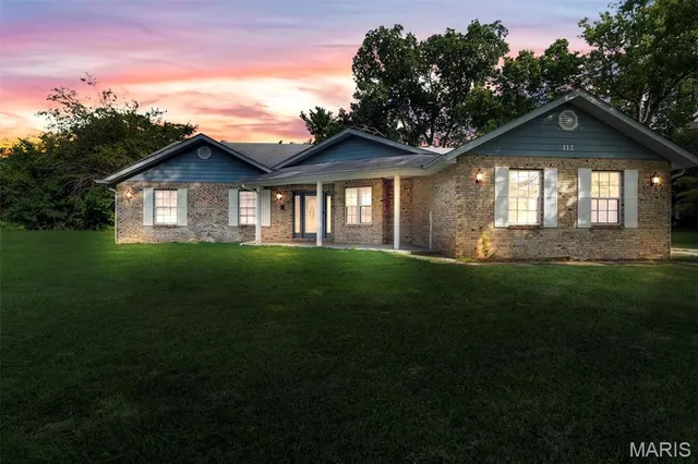 $339,900 | 112 Lake Stratford Court, Fairview Heights, IL 62208