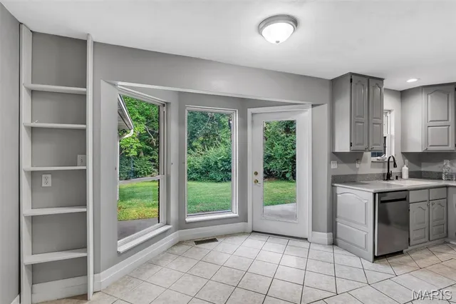 $339,900 | 112 Lake Stratford Court, Fairview Heights, IL 62208