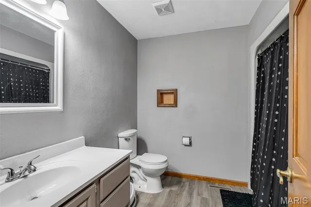 $339,900 | 112 Lake Stratford Court, Fairview Heights, IL 62208