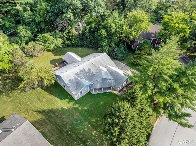 $339,900 | 112 Lake Stratford Court, Fairview Heights, IL 62208