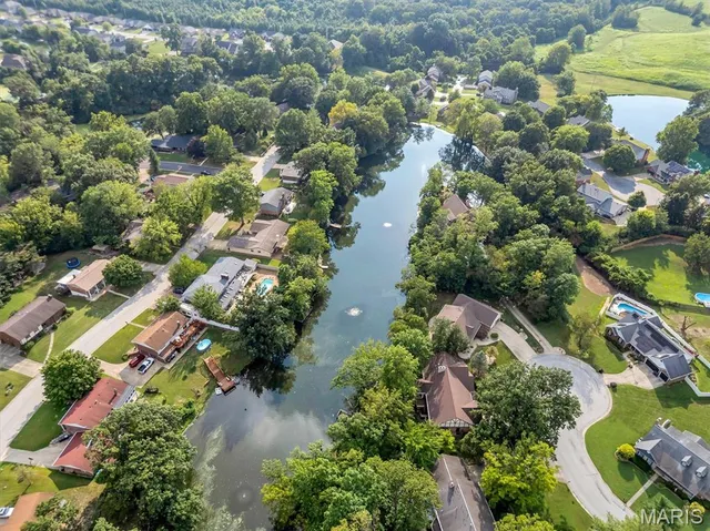 $339,900 | 112 Lake Stratford Court, Fairview Heights, IL 62208