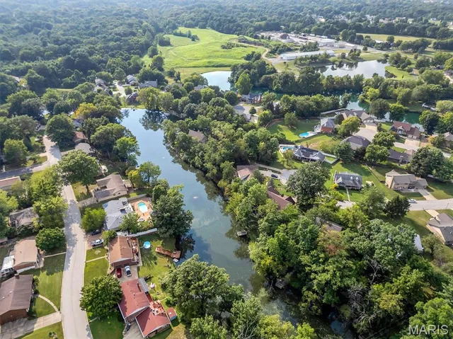 $339,900 | 112 Lake Stratford Court, Fairview Heights, IL 62208