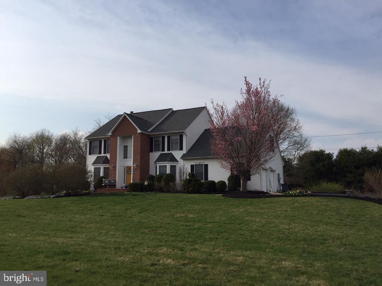 41 Whitcomb Road East Windsor, NJ 08520 - Photo 2 of 49 Gallery Image 2