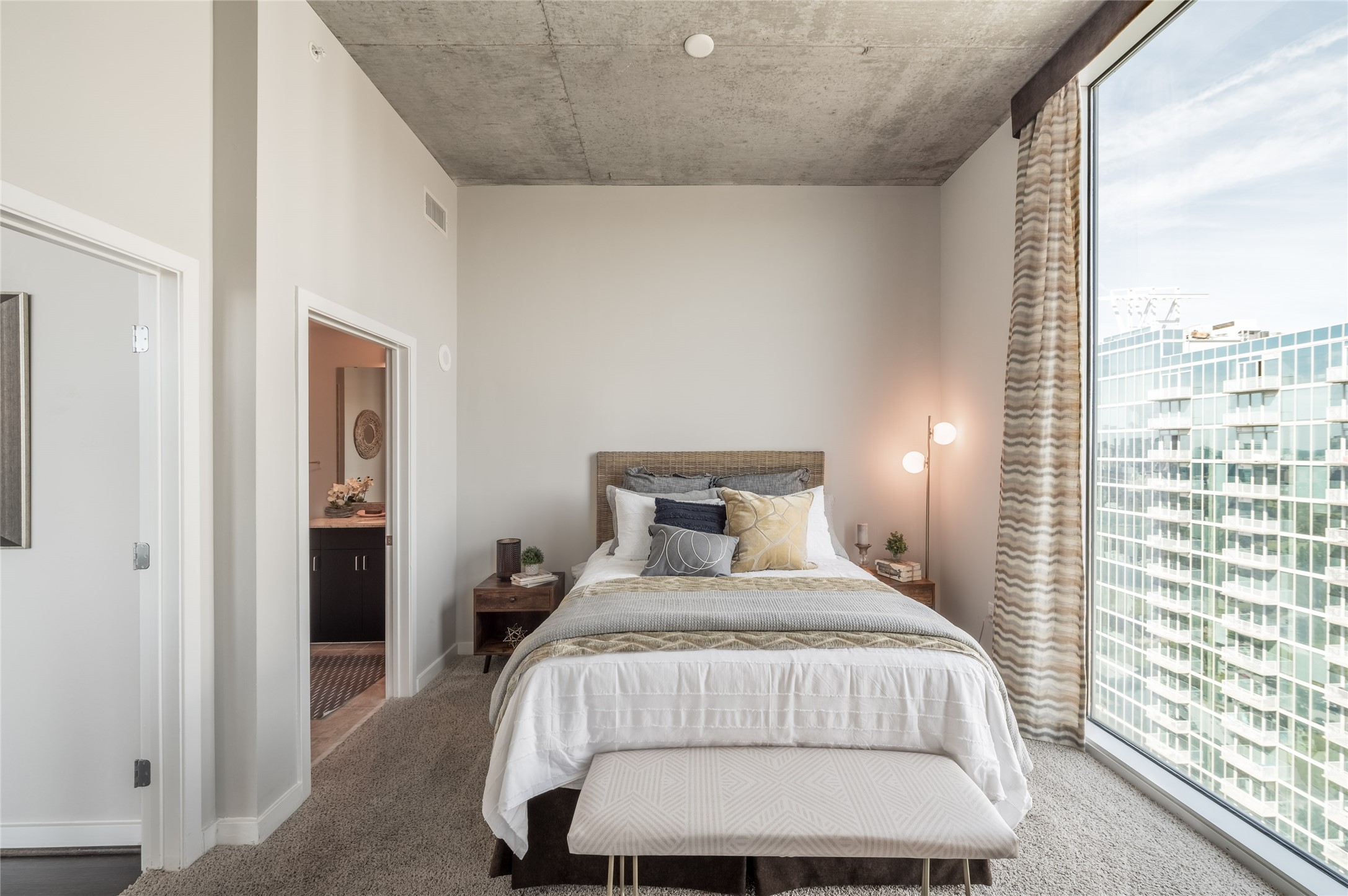 5927 Almeda Road, Unit 20814 Houston, TX 77004 - Photo 5 of 9 The secondary bedroom is equally versatile, ideal for guests, a home office, or a creative space.