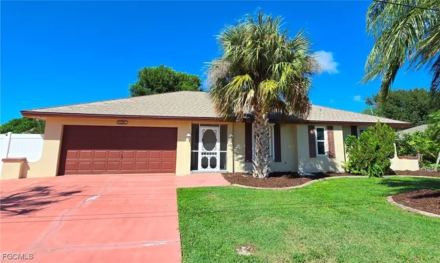 $275,000 | 4301 Orange Grove Boulevard, North Fort Myers, FL 33903
